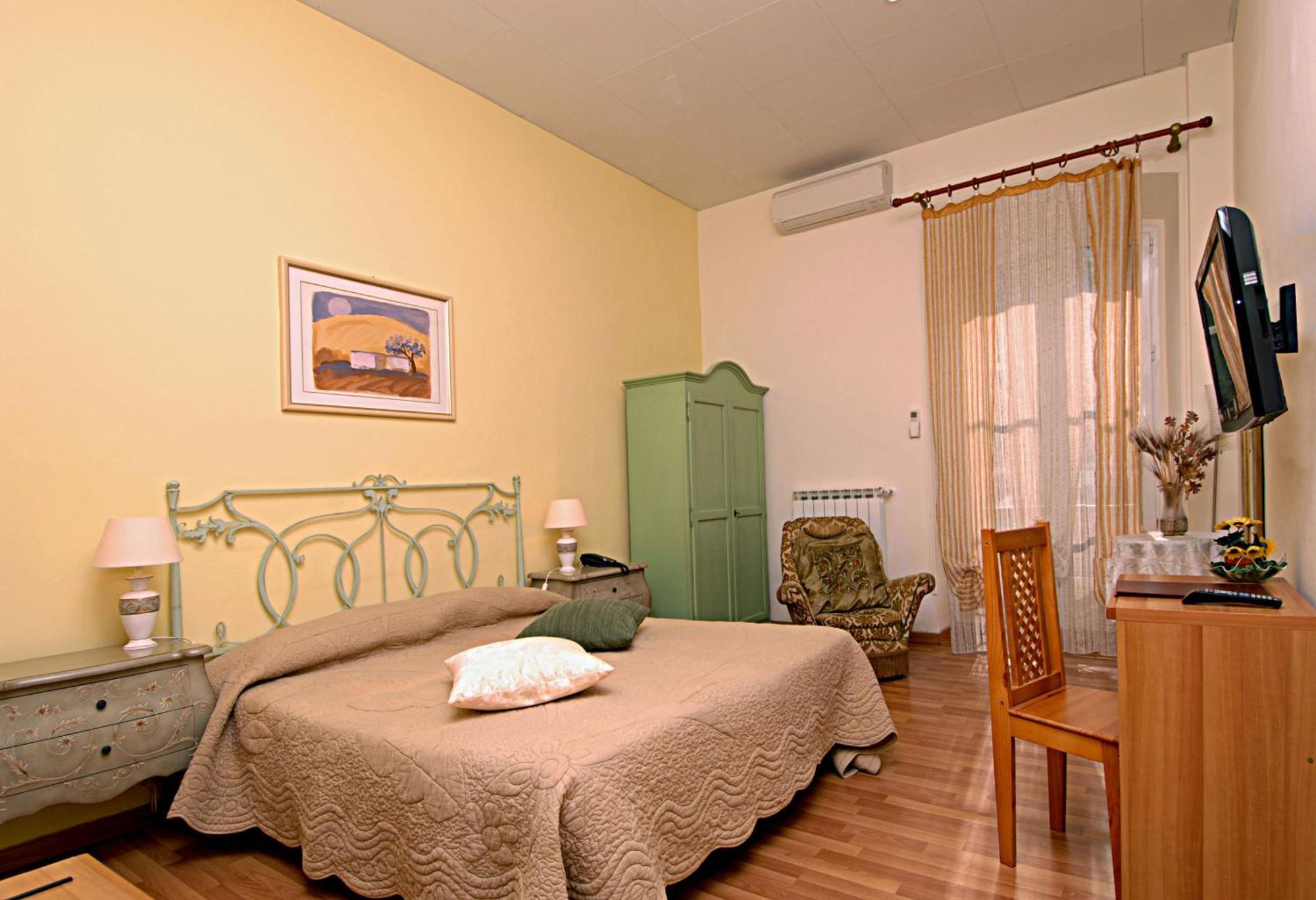 Double or Twin Room,640635978:JPEG
